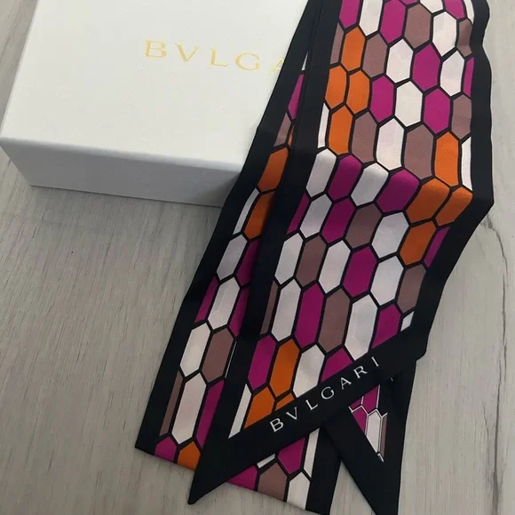 Bvlgari Serpenti Forever Geometric Snake Print Scarf display picture 1